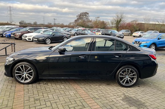 BMW 3 Series 318D SPORT 12