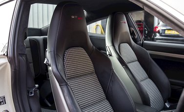 Porsche 911 50th Anniversary Edition 19