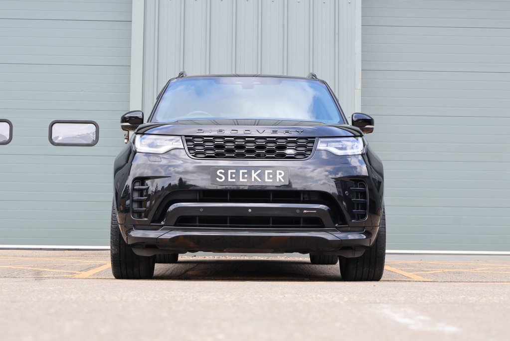 Land Rover Discovery 2023 R-DYNAMIC SE MHEV rear seat conversion deployable side steps  2