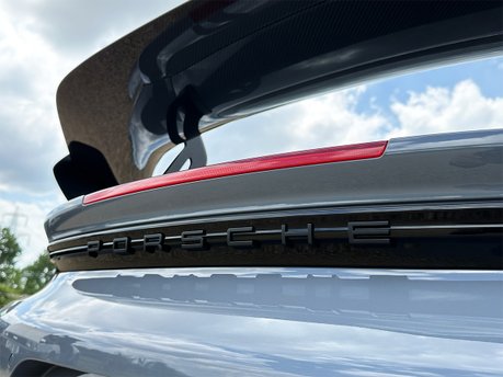 Porsche 718 CAYMAN GT4 RS PDK 37