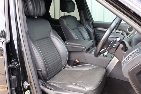 Land Rover Discovery 2023 R-DYNAMIC SE MHEV rear seat conversion deployable side steps  23