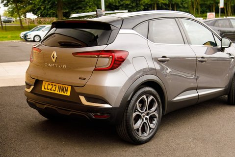 Renault Captur TECHNO E-TECH 8