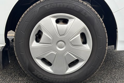 Ford Transit Custom 320 L1 Trend 130 ps Panel Van - Air Con / Twin Side Loading Doors 31