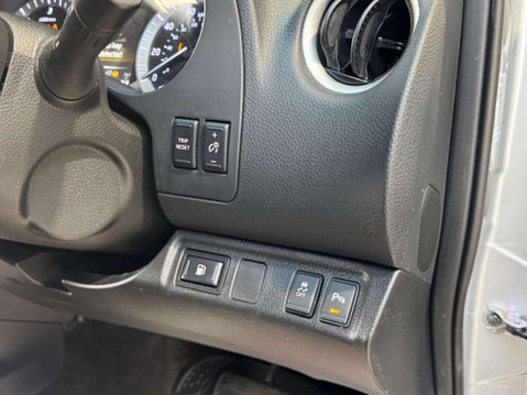 Nissan Navara 2.3 Navara Tekna dCi Auto 4WD 5dr 56