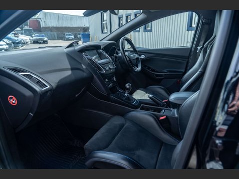 Ford Focus 2.3 Focus RS 4WD 5dr 9
