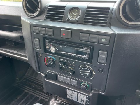 Land Rover Defender 2.4 TDCi Pickup 2dr Diesel Manual 4WD SWB Euro 4 (122 bhp) 36