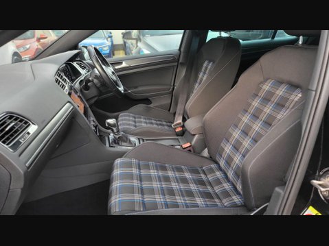 Volkswagen Golf GTE ADVANCE DSG 31