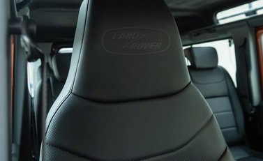 Land Rover Defender 110 ADVENTURE 15