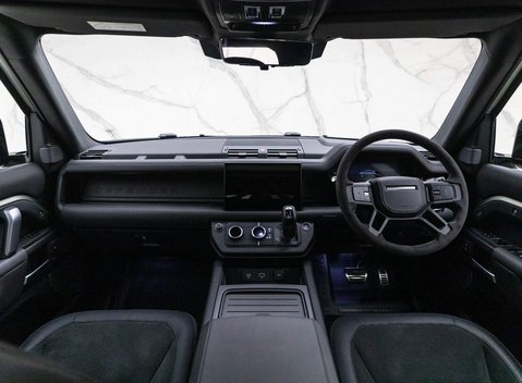 Land Rover Defender V8 13