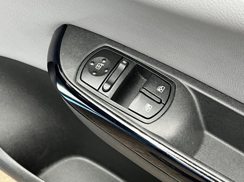 Vauxhall Corsa 1.4 SE 5dr Auto 19