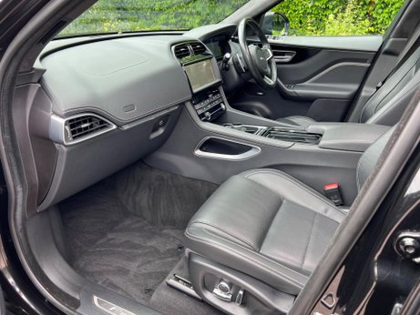 Jaguar F-Pace 2.0 D180 Chequered Flag Auto AWD Euro 6 (s/s) 5dr 33