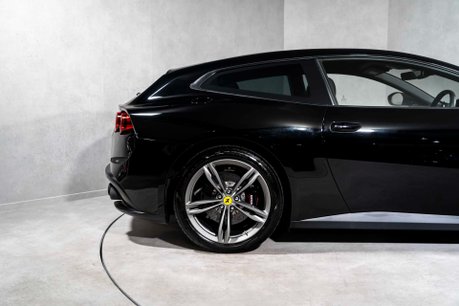 Ferrari GTC4 Lusso V12. WARRANTY. CARBON FIBRE INTERIOR. PANORAMIC ROOF. PASSENGER DISPLAY. 9