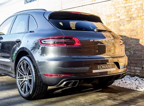 Porsche Macan Turbo 31
