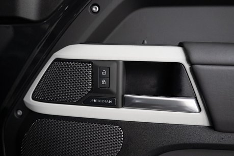 Land Rover Defender 2.0 P400e 15.4kWh X-Dynamic HSE SUV 5dr Petrol Plug-in Hybrid Auto 4WD Euro 26