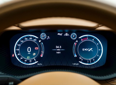 Aston Martin DBX 18