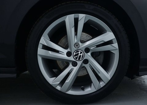 Volkswagen Golf 1.5 eTSI MHEV R-Line Hatchback 5dr Petrol Hybrid DSG Euro 6 (s/s) (150 ps) 17