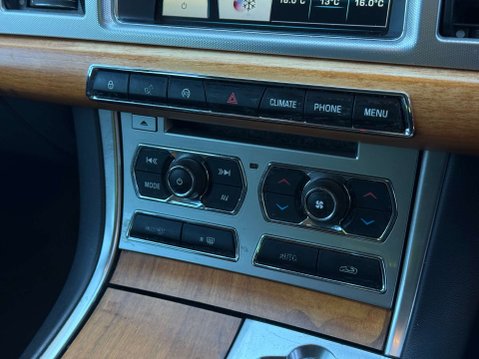 Jaguar XF 2.2d SE Saloon 4dr Diesel Auto Euro 5 (s/s) (190 ps) 64