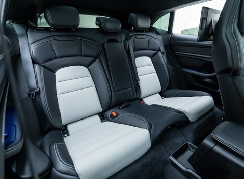 Porsche Taycan TURBO S CROSS TURISMO 31