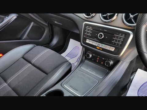 Mercedes-Benz GLA GLA 180 URBAN EDITION 35