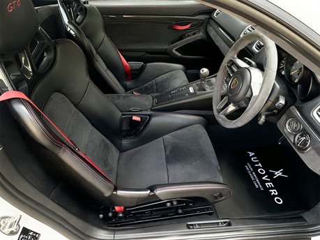 Porsche Cayman GT4 42