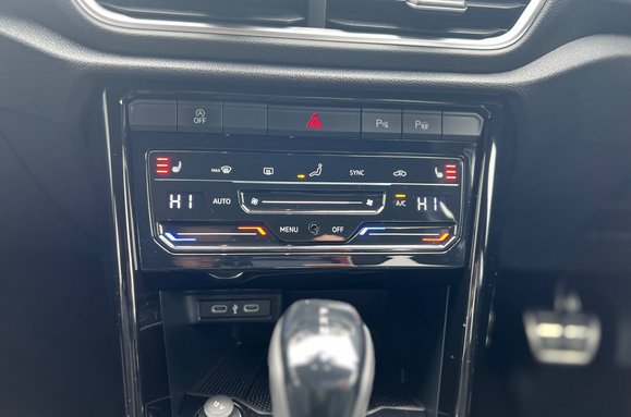 Volkswagen T-Roc R-LINE 2.0 TSI 4MOTION DSG AUTOMATIC 37