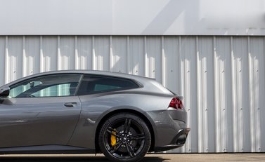 Ferrari GTC4 Lusso 31