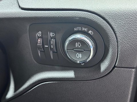 Vauxhall Grandland X 1.2 Turbo Sport Nav Auto Euro 6 (s/s) 5dr 28