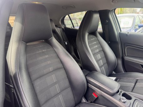 Mercedes-Benz GLA GLA 180 URBAN EDITION 9