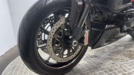 Ducati Diavel 1198 CARBON EDITION 24K 1 OWNER JUST SERVICED MOT APRIL 2027 17