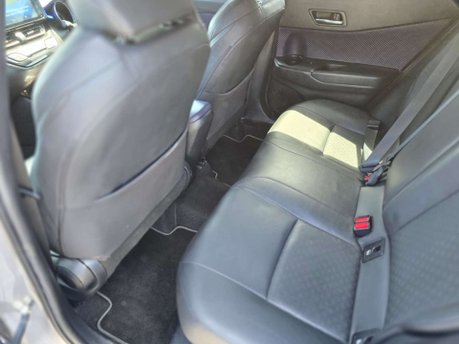 Toyota C-HR 1.8 VVT-h Dynamic SUV 5dr Petrol Hybrid CVT Euro 6 (s/s) (122 ps) 33