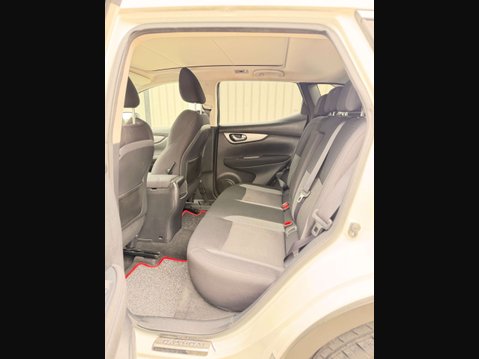 Nissan Qashqai 1.5 Qashqai N-Connecta dCi 5dr 32