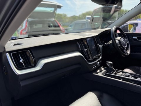Volvo XC60 2.0 D4 Momentum Auto AWD Euro 6 (s/s) 5dr 18