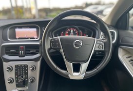 Volvo V40 2.0 T3 INSCRIPTION 35