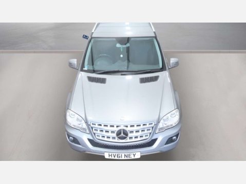 Mercedes-Benz M Class 3.0 ML300 CDI V6 BlueEfficiency Sport SUV 5dr Diesel G-Tronic 4WD Euro 5 (2 6