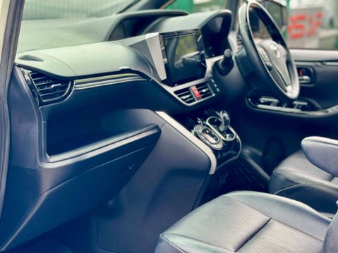 Toyota Esquire Hybrid Hybrid Gi 41