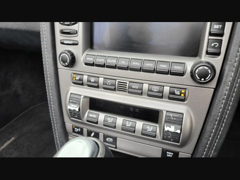 Porsche 911 CARRERA 4 TIPTRONIC S 33