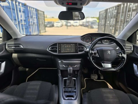 2017 Peugeot 308 thumbnail 7