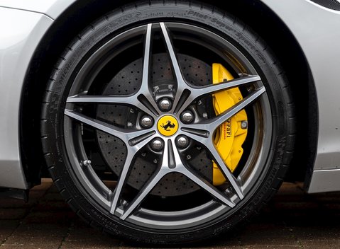 Ferrari California T 12