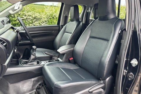 Toyota Hilux Active ECB 4WD D-4D Pickup 3