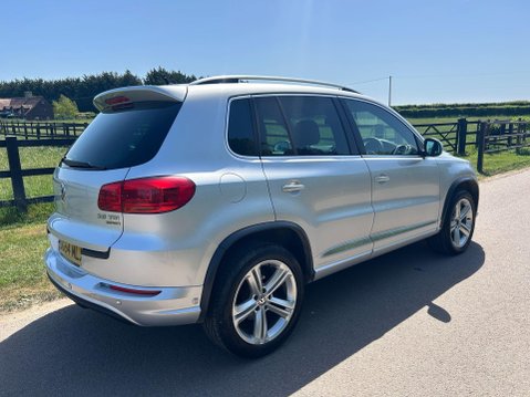 Volkswagen Tiguan 2.0 TDI BlueMotion Tech R-Line 4WD Euro 5 (s/s) 5dr (Nav) 11