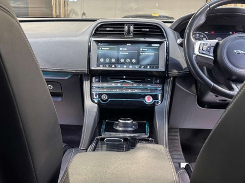 Jaguar F-Pace 2.0 F-Pace R-Sport AWD D Auto 4WD 5dr 70