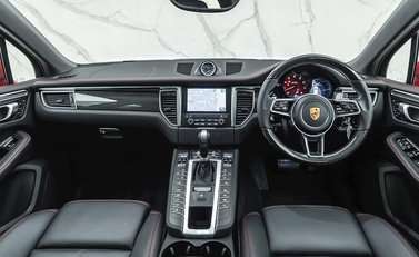 Porsche Macan GTS 17