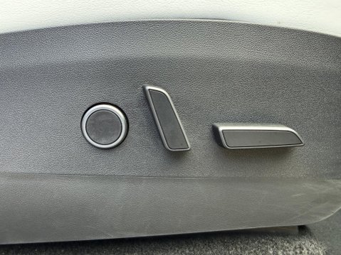 Tesla Model Y (Dual Motor) Long Range SUV 5dr Electric Auto 4WDE (384 bhp) 32