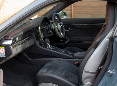 Porsche 911 (991.2) Carrera 4 GTS 14