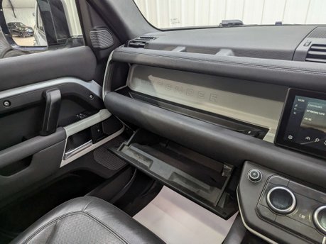 Land Rover Defender 3.0 Defender SE D MHEV Auto 4WD 5dr 84