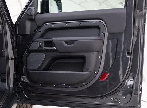 Land Rover Defender 90 V8 Carpathian Edition 17