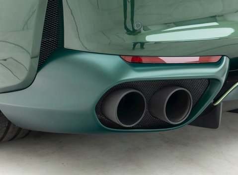 Ferrari 812 Superfast 32