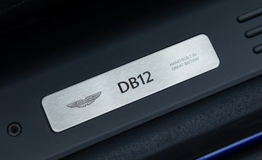 Aston Martin DB12 V8 22