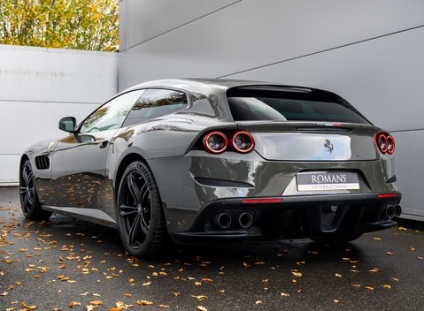 Ferrari GTC4 Lusso V12 TAILOR MADE 3