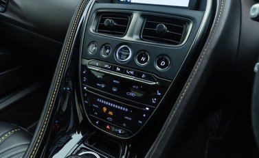 Aston Martin DB11 V8 21